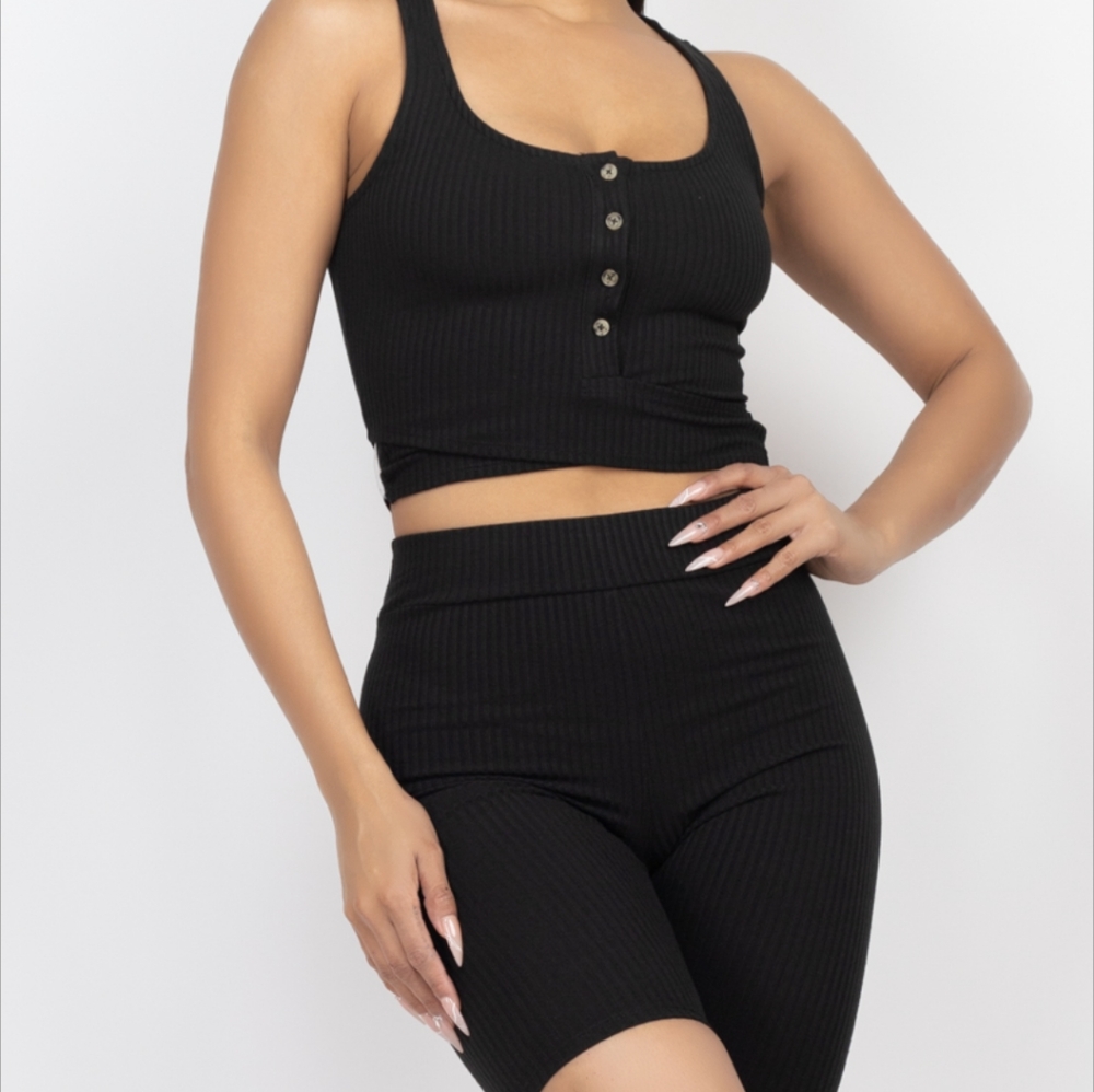 Buttons scoop neck crop top & biker shorts set.